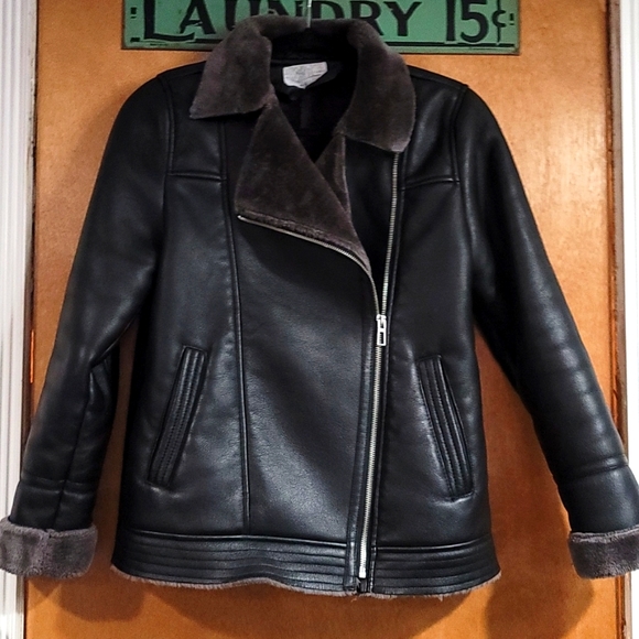 Girl's black jacket